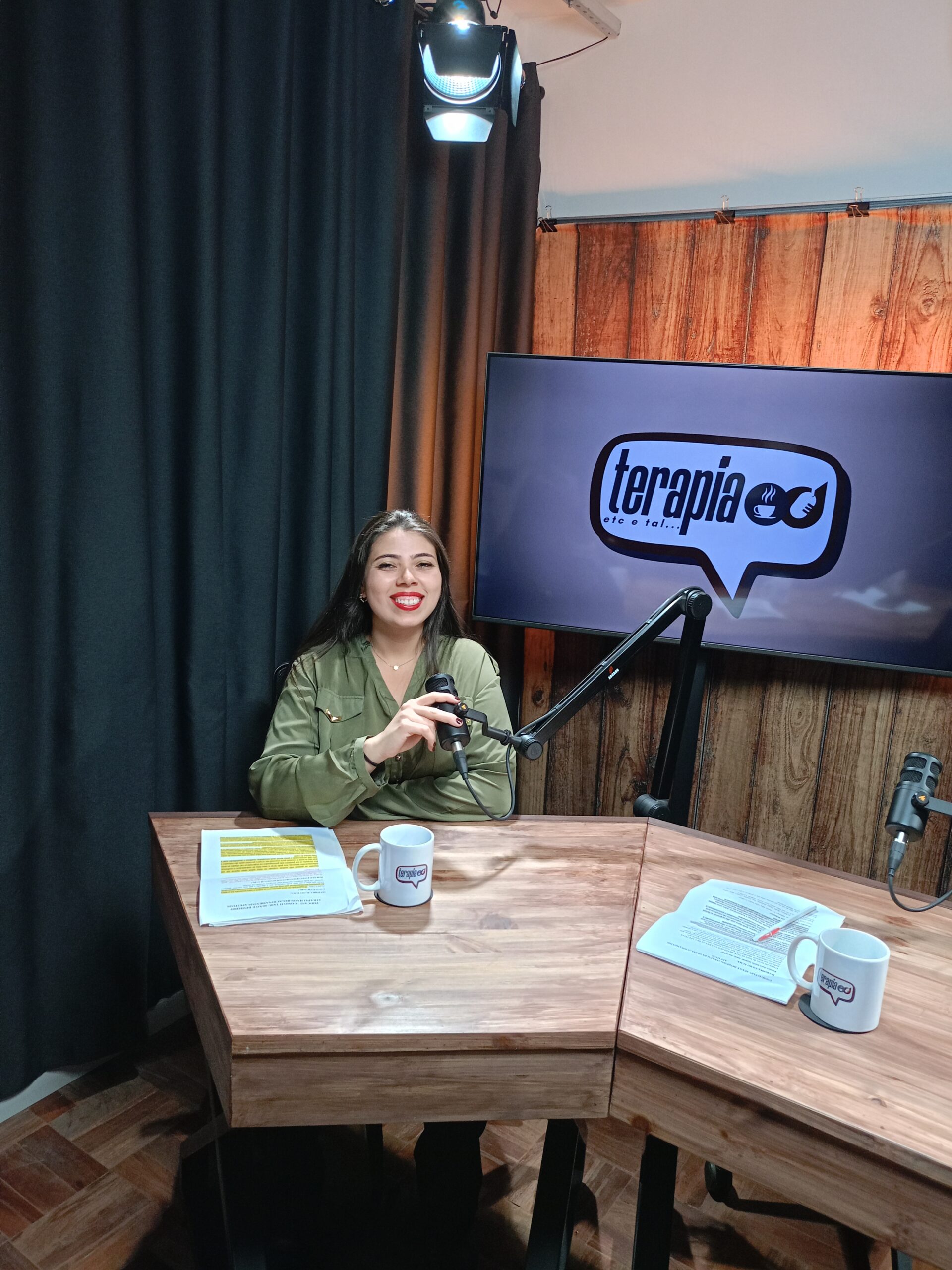 Psicologa Luana no podcast Terapia, Etc. E Tal parte 1